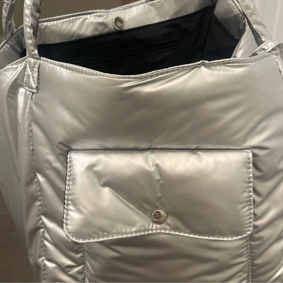 ULTIMATE SILVER SKIES PUFFER TRAVEL TOTE!! The ideal bag!!!! - Picture 11 of 11